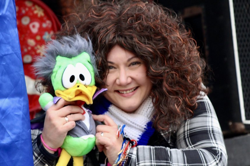 Ausgelassen und fr&ouml;hlich feierten die Menschen am Rosenmontag in Sondershausen