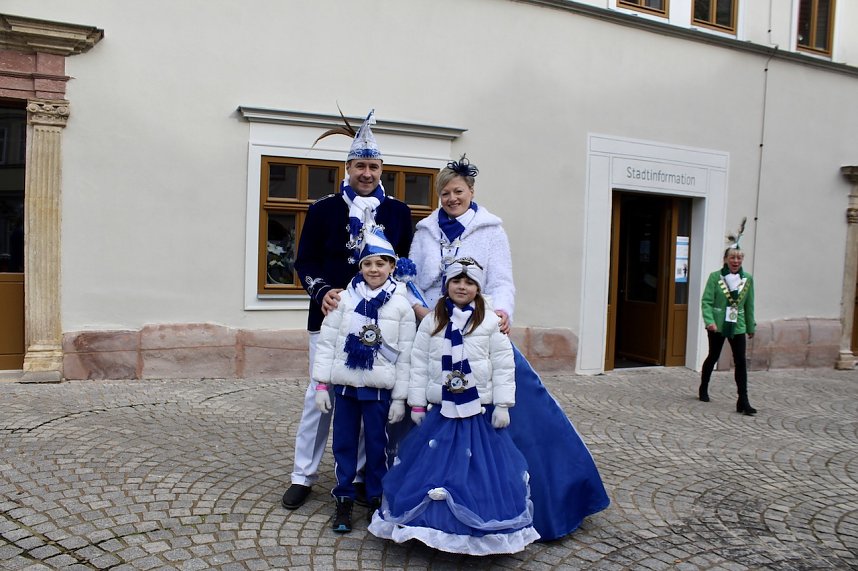 Ein bunter Karnevalszug zog sich am Rosenmontag durch Sondershausen