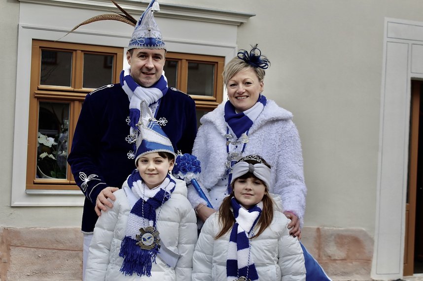 Ein bunter Karnevalszug zog sich am Rosenmontag durch Sondershausen