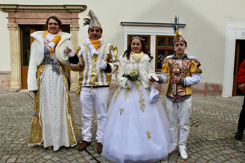 Ein bunter Karnevalszug zog sich am Rosenmontag durch Sondershausen
