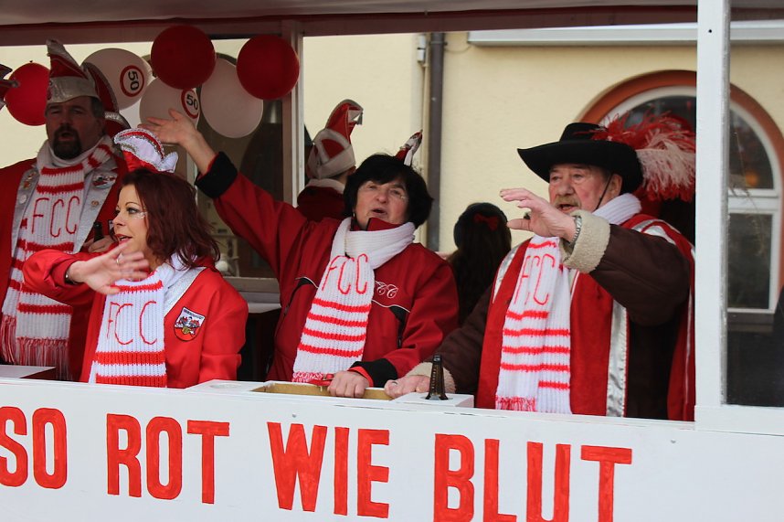 Ein bunter Karnevalszug zog sich am Rosenmontag durch Sondershausen