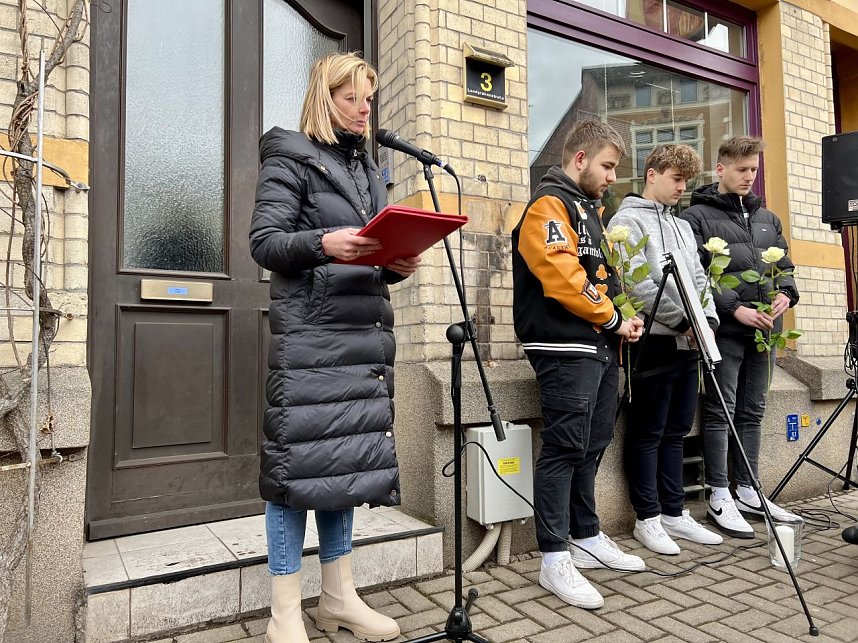 Neuer Stolperstein in der Landgrabenstra&szlig;e