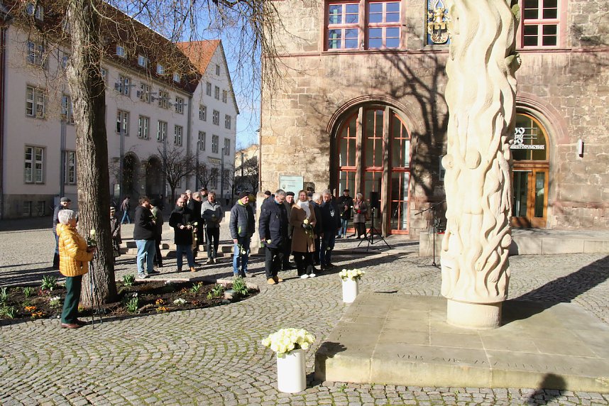 Gedenken vor dem Rathaus