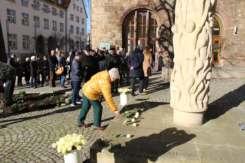 Gedenken vor dem Rathaus