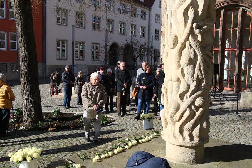 Gedenken vor dem Rathaus