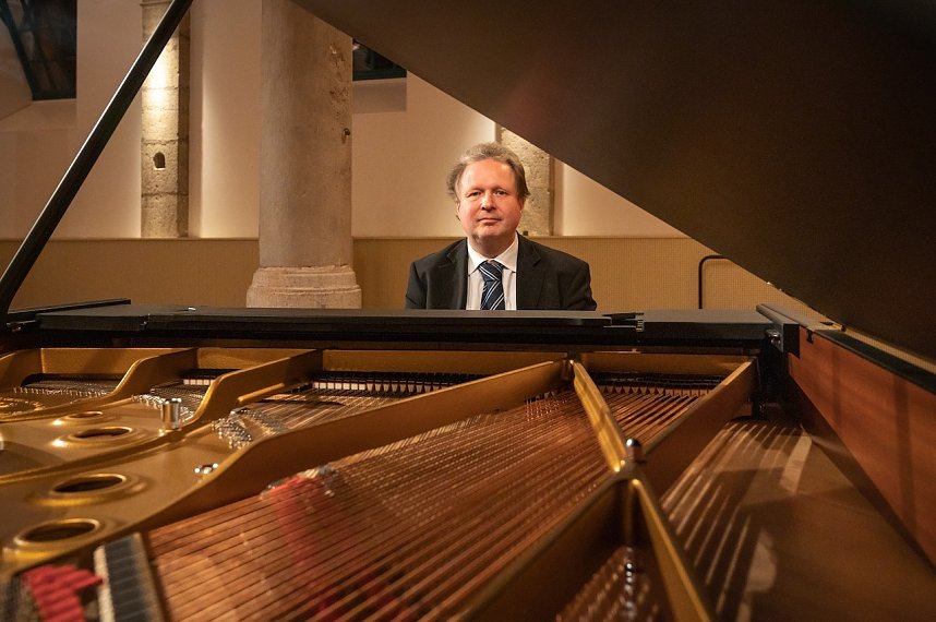 Pianist und Musikschullehrer Ronald Uhlig (Klavier)