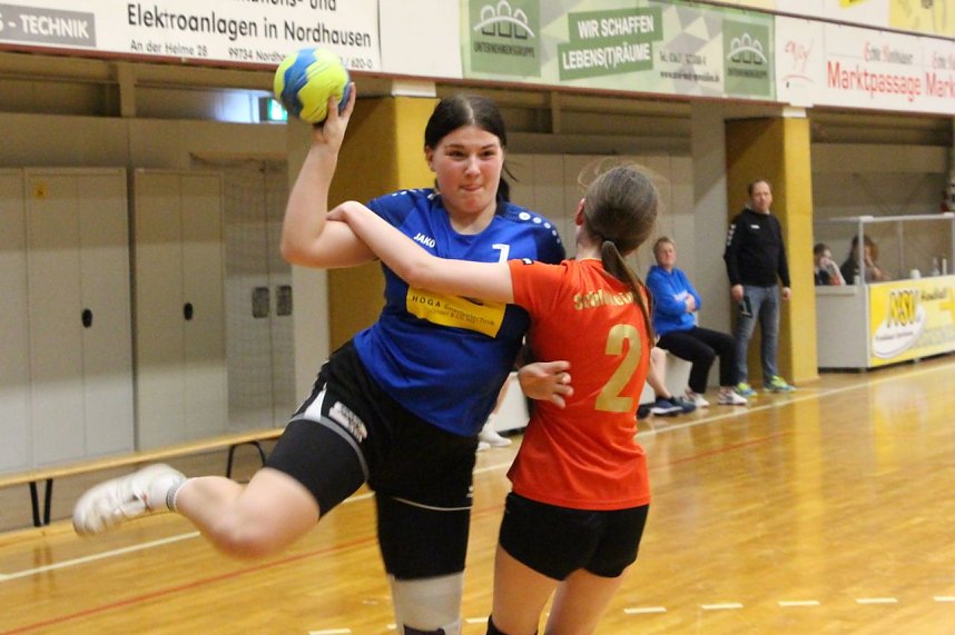 Die Handballdamen der NSV B-Jugend schaffen es aus dem Stand auf Platz 5