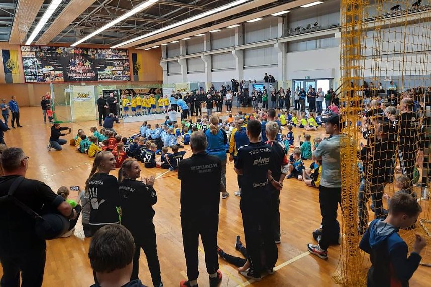 Ran an den Ball in Bildern