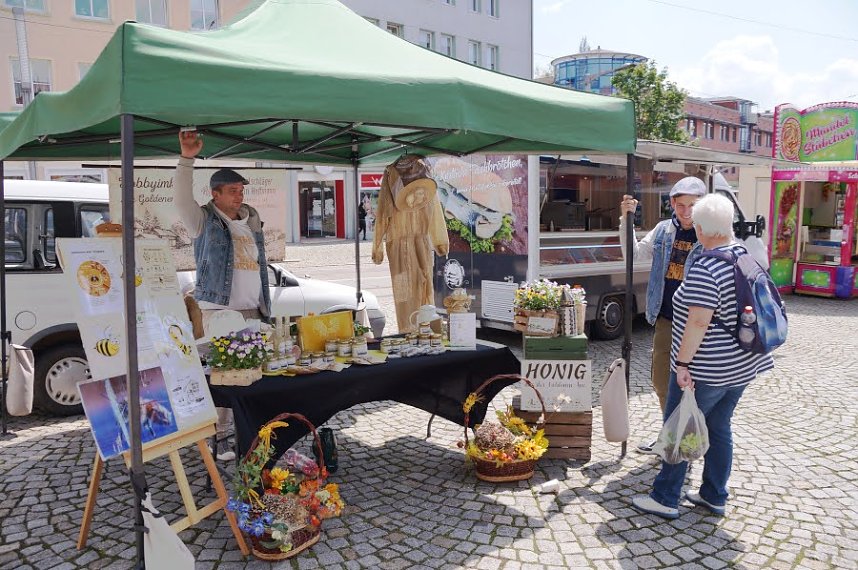 Geranienmarkt auf dem Rathausplatz