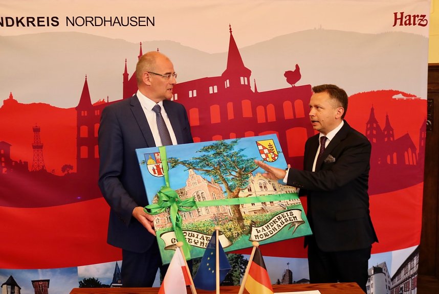 Freundschaftliche Feierlichkeiten im Landratsamt