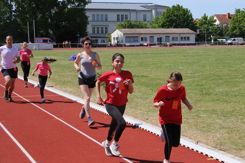 8. Nordh&auml;user Mukolauf auf dem Hohekreuz-Sportplatz
