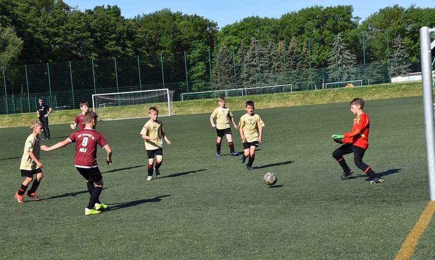 Fr&ouml;hliches Tore schie&szlig;en bei Wackers E1