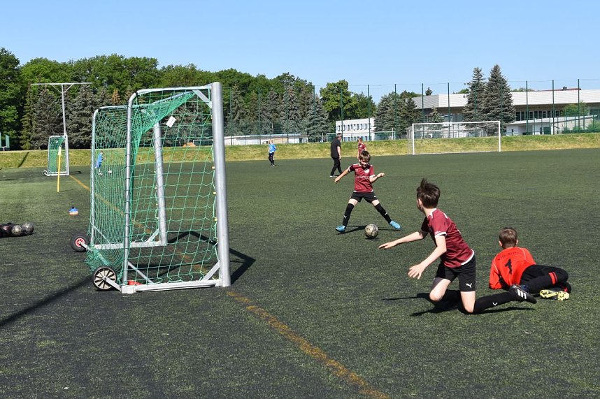 Fr&ouml;hliches Tore schie&szlig;en bei Wackers E1