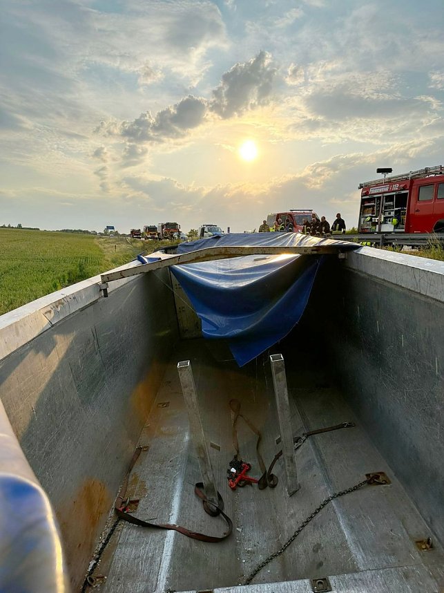 Verunfallter Lkw an der A38