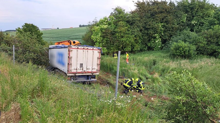 Verunfallter Lkw an der A38