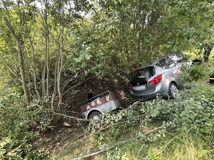 Von der Autobahn abgekommen 
