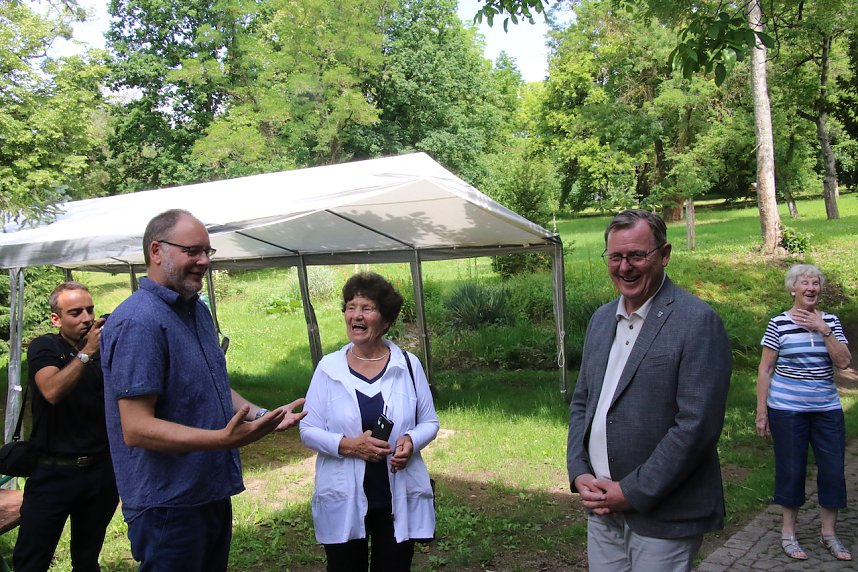Bodo Ramelwo zu Besuch im Park Hohenrode