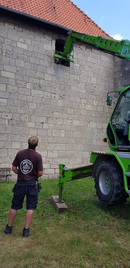 Neue Glocke in Elende aufgehangen