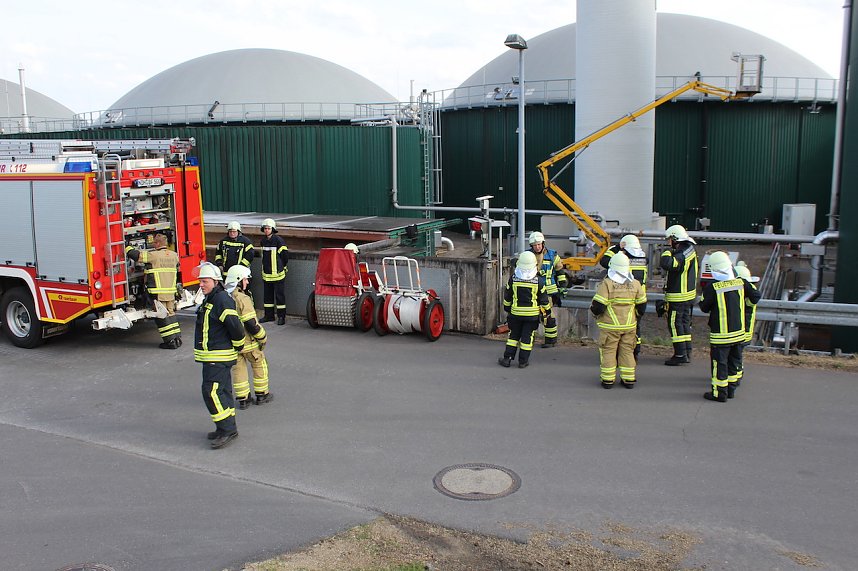 Feuerwehr&uuml;bung an der Biomethananlage in Bielen