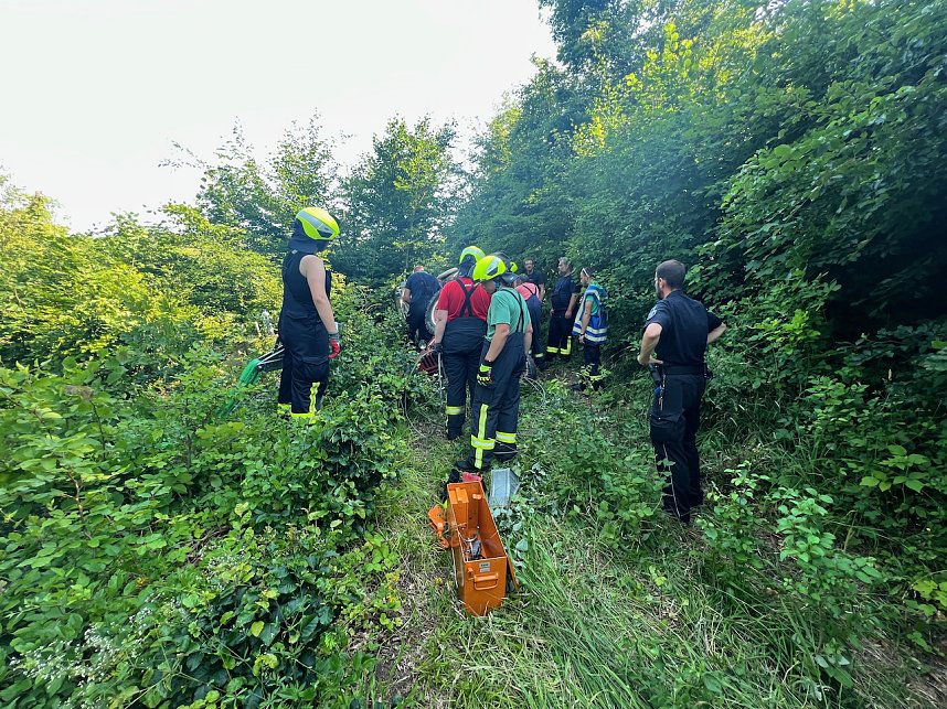 Schwerer Unfall im Wald zwischen Gro&szlig;furra und Strau&szlig;berg