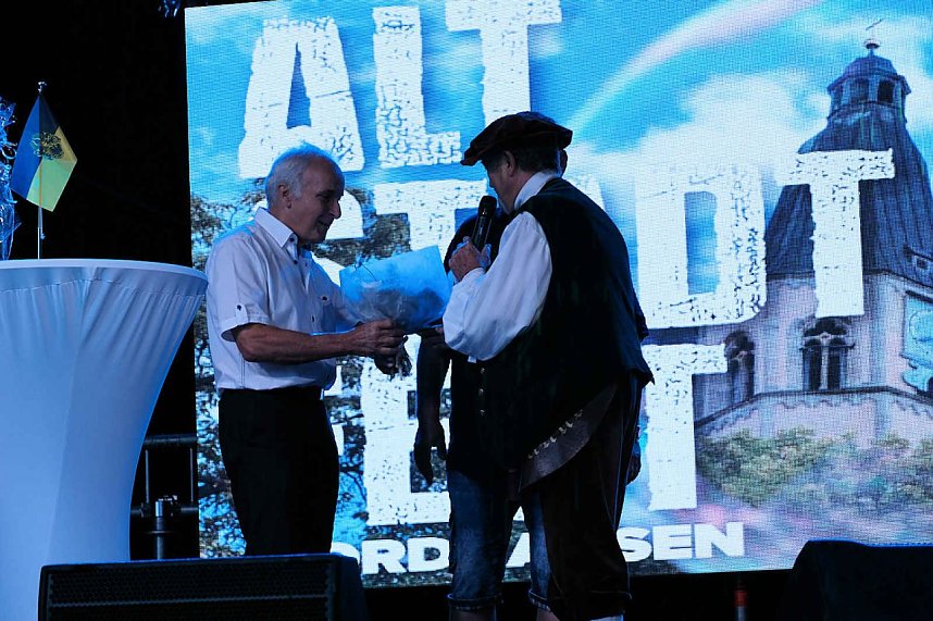 Verabschiedung auf der B&uuml;hne