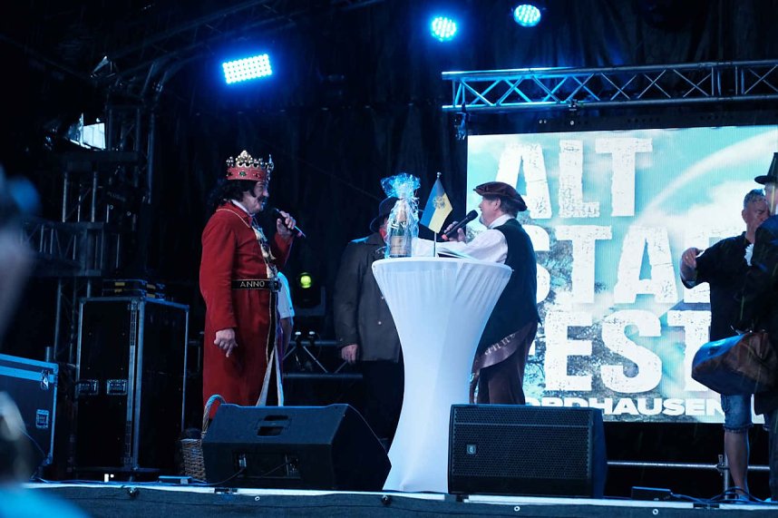 Verabschiedung auf der B&uuml;hne