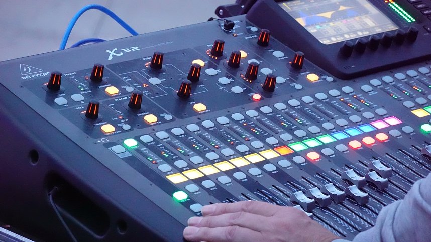 Rock f&uuml;r den Frieden auf dem Parkdeck der Echter Nordh&auml;user Marktpassage