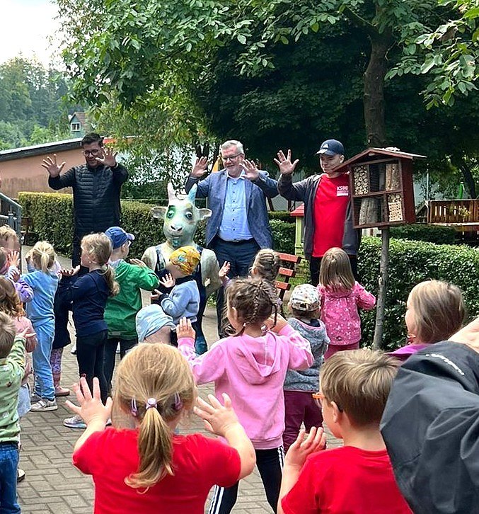 Das "Turnb&ouml;ckchen" wurde bei den "Kleinen Pfefferl&auml;ndern" herzlich willkommen gehei&szlig;en
