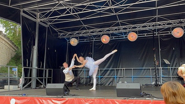 Die Eleven der Tanzschule Radeva in Aktion