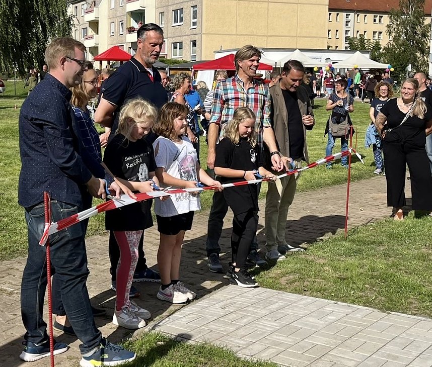 Banddurchschnitt mit dem Stadtratsmitglied der Landgemeinde Heringen und Ortschaftsb&uuml;rgermeister von Heringen/ Helme, Roman Arendt