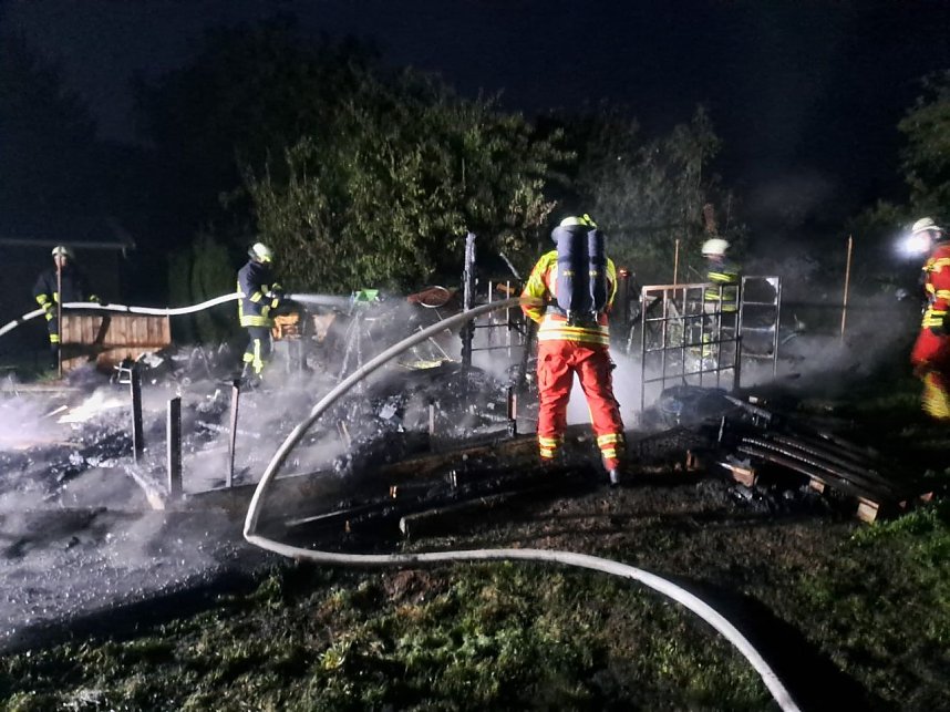 Gartenlaube stand in Flammen