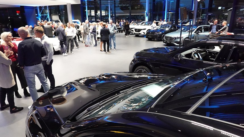 Im Mercedes-Autohaus Peter: Mobilit&auml;t traf Musik