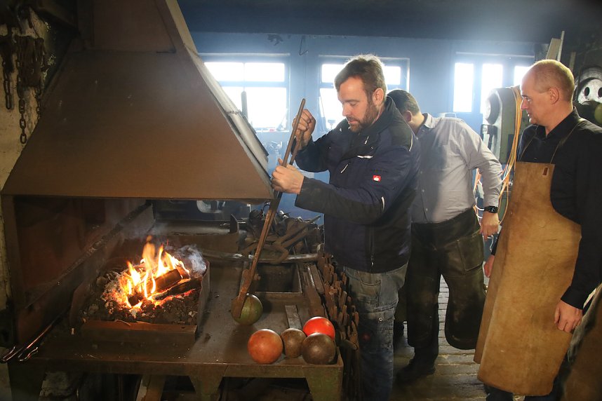 Kugeln gie&szlig;en f&uuml;r das 15. Indoor Kugelsto&szlig;en in Werther