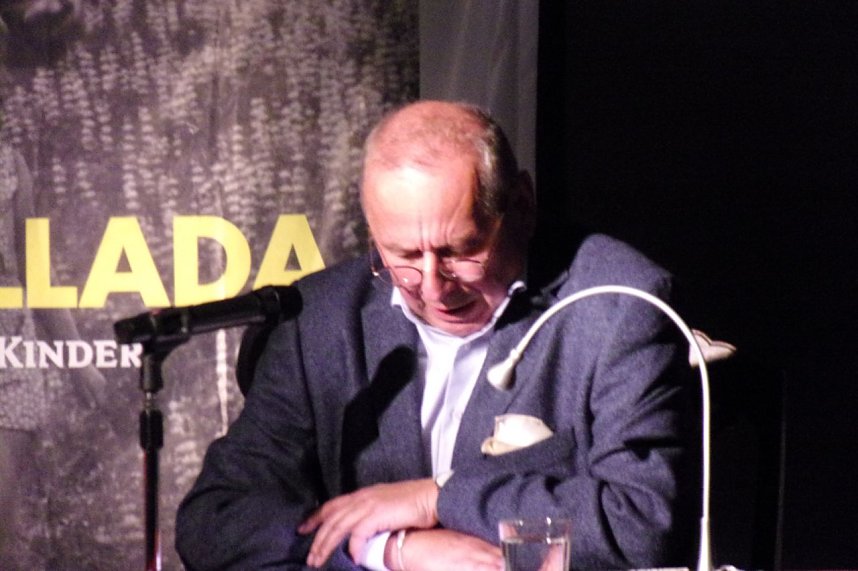 Interessiertes Publikum im Tabakspeicher