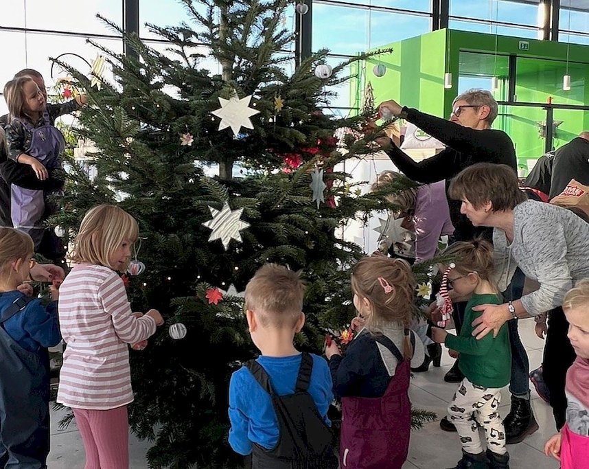 Adventsflair im Autohaus