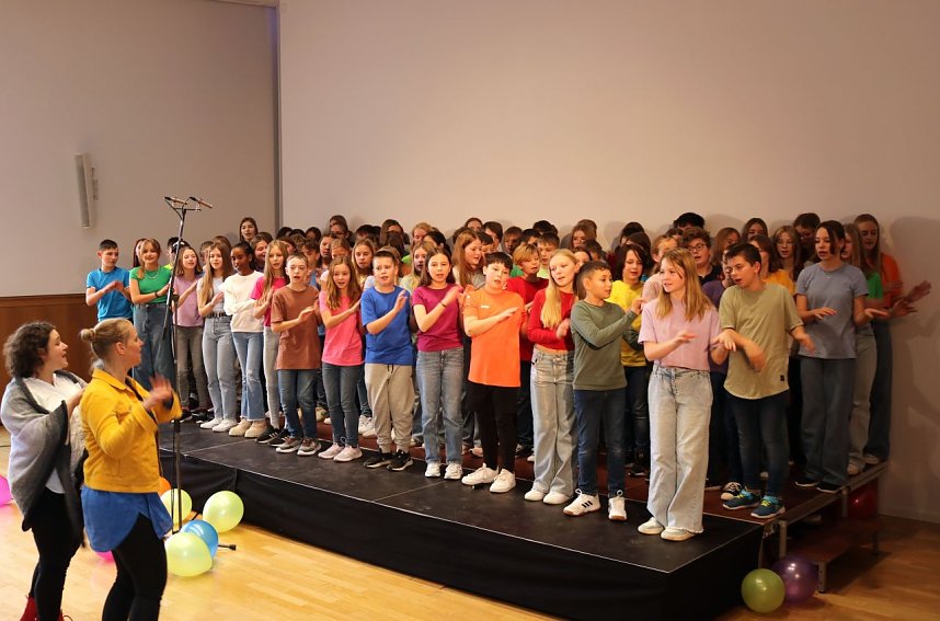 Rund 80 Kinder aus einer Schule in Gostyń sowie den Regelschulen Ellrich und Wolkramshausen haben in der vergangenen Woche gemeinsam gesungen