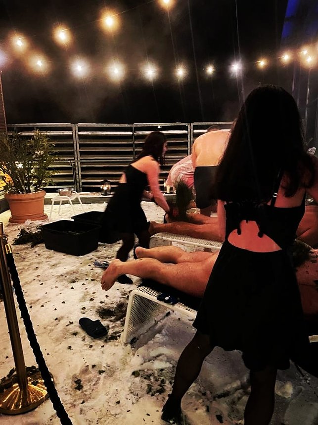 Partystimmung zur Mitternachtssauna