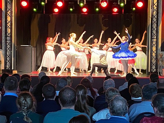 Tanzschule Radeva gastierte im Sondersh&auml;user Klubhaus Stocksen