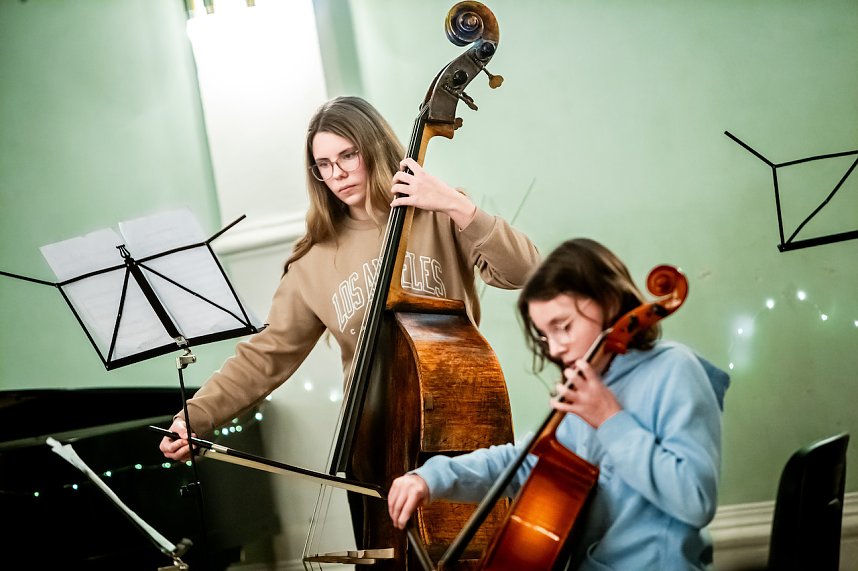 Begeisterndes Weihnachtskonzert im Humboldt-Gymnasium
