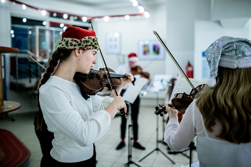 Begeisterndes Weihnachtskonzert im Humboldt-Gymnasium