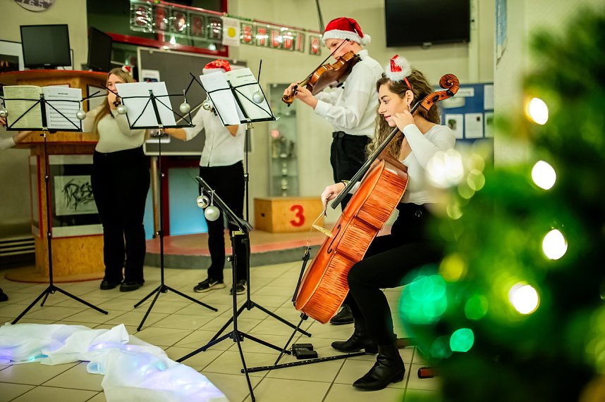 Begeisterndes Weihnachtskonzert im Humboldt-Gymnasium