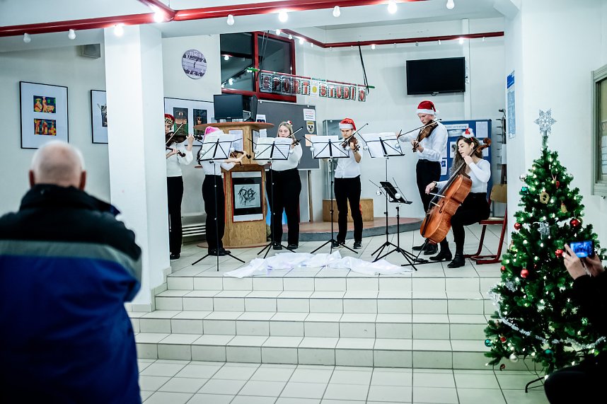 Begeisterndes Weihnachtskonzert im Humboldt-Gymnasium