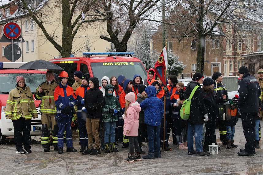 Das Friedenslicht aus Bethlehem wurde heute auf dem August-Bebel-Platz verteilt