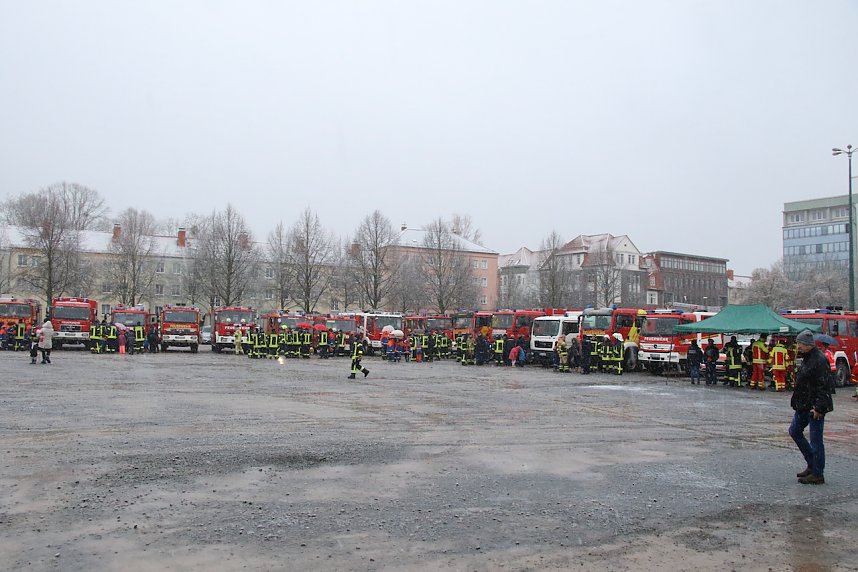 Das Friedenslicht aus Bethlehem wurde heute auf dem August-Bebel-Platz verteilt