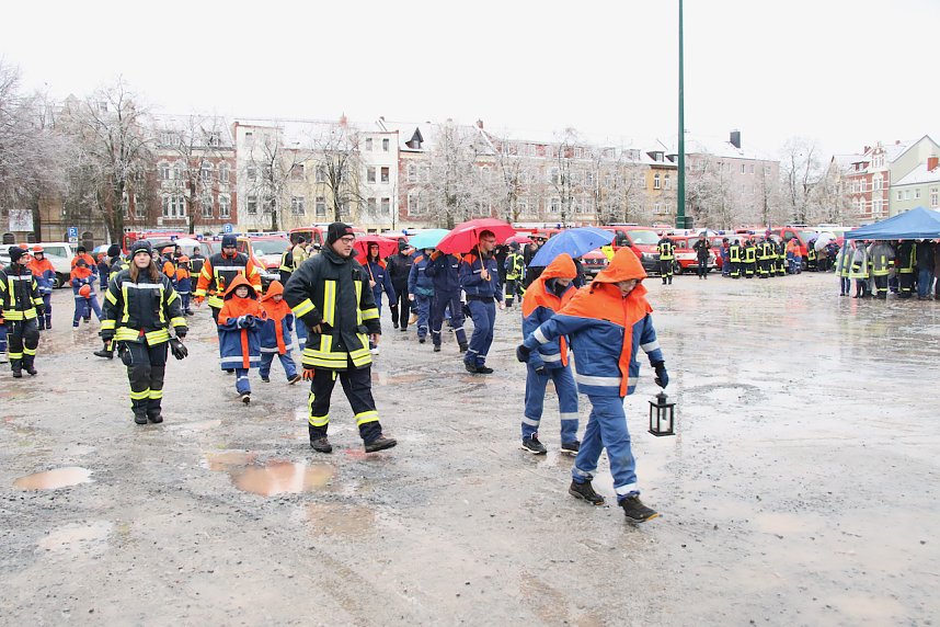 Das Friedenslicht aus Bethlehem wurde heute auf dem August-Bebel-Platz verteilt