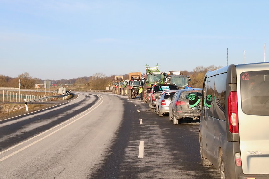 Bauernprotest an der B243