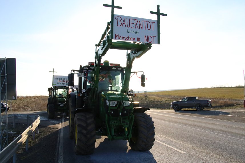 Bauernprotest an der B243