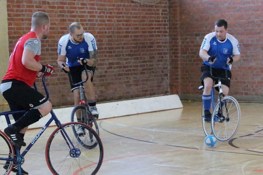 Ein fast perfekter Spieltag f&uuml;r die Radballer