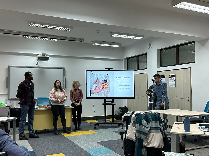  Bild(unterschrift): Studierende der Hochschule Nordhausen erforschen Konsumentenreaktionen auf Schokolade in Rum&auml;nien 