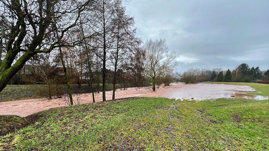 Hochwasser bei Sundhausen, Meldestufe 3 erreicht
